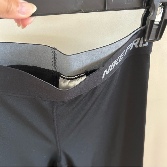 Women’s Nike Pro Capri Leggings - Picture 4 of 12